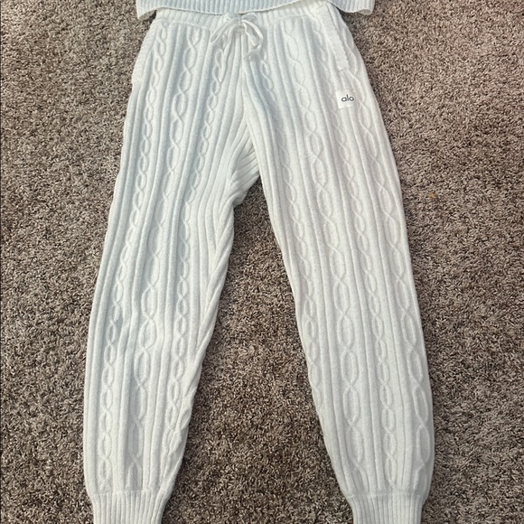 ALO Yoga Winter Bliss Hoodie & Pants Set Ivory - Picture 4 of 15